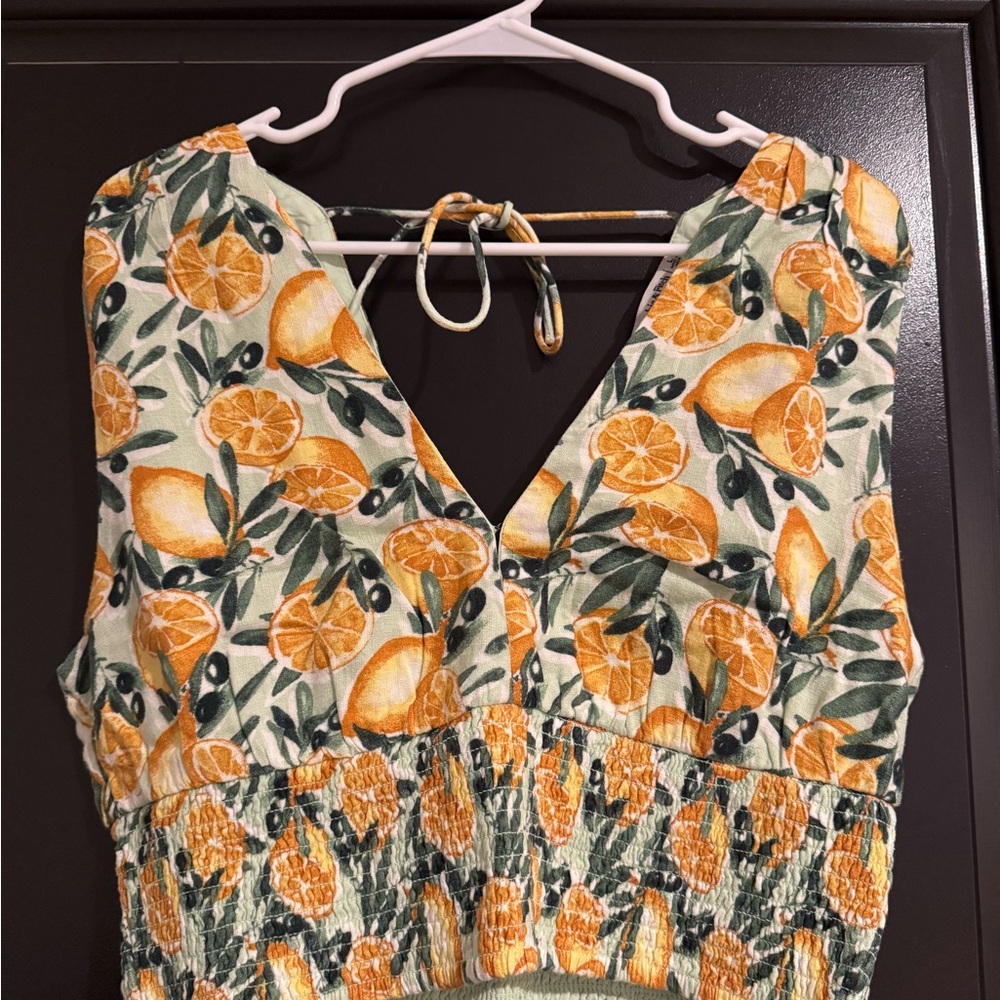 Abercrombie V neck crop top size L